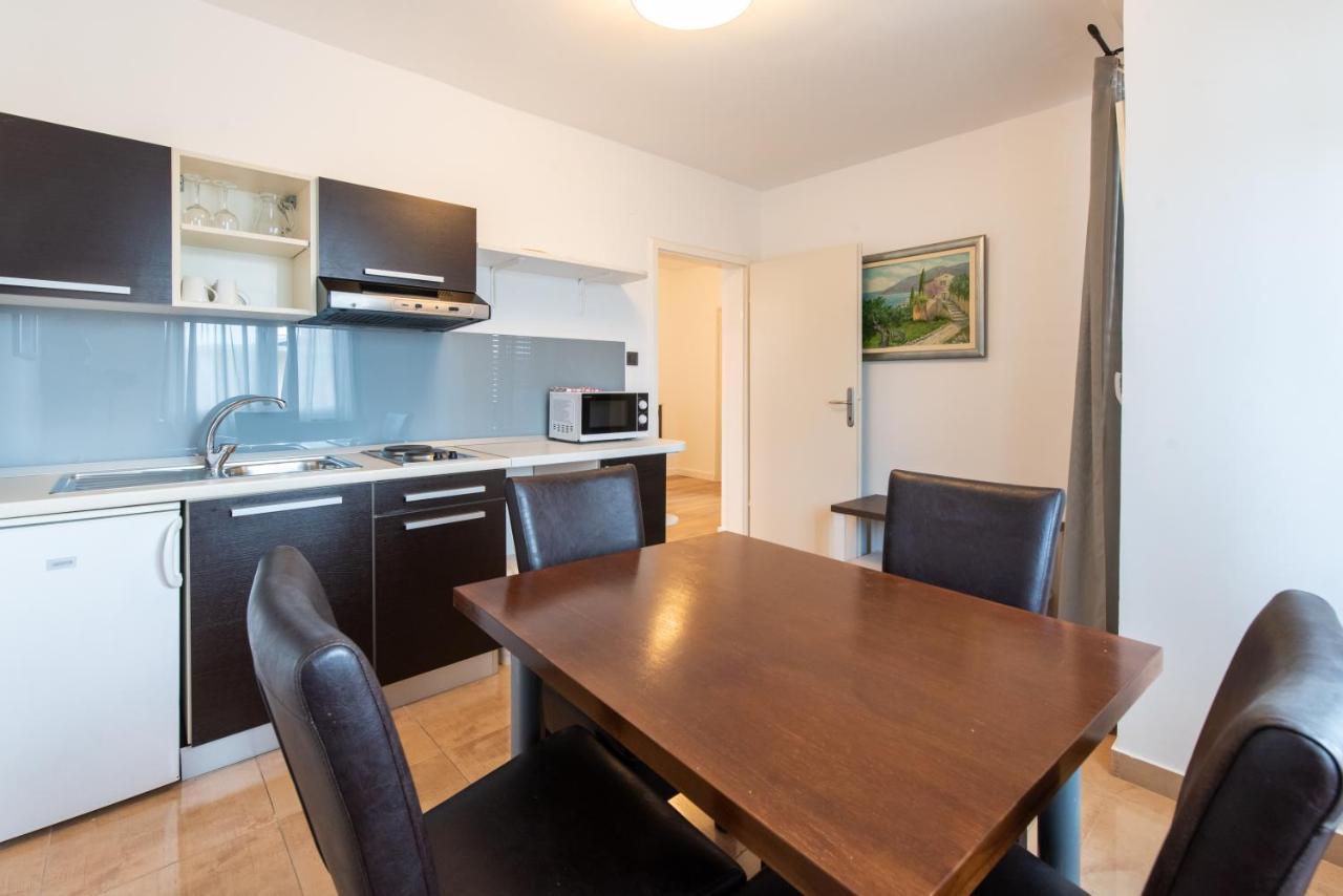 Apartments Amigos Podstrana Kültér fotó