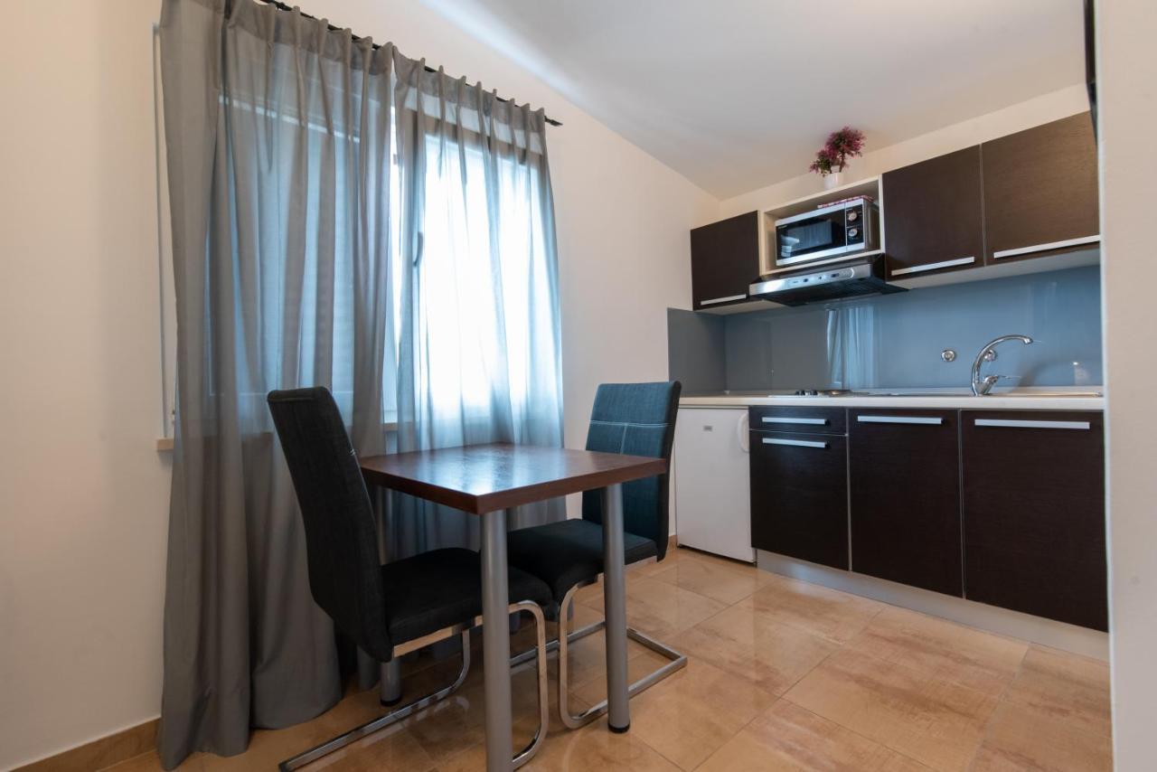 Apartments Amigos Podstrana Kültér fotó