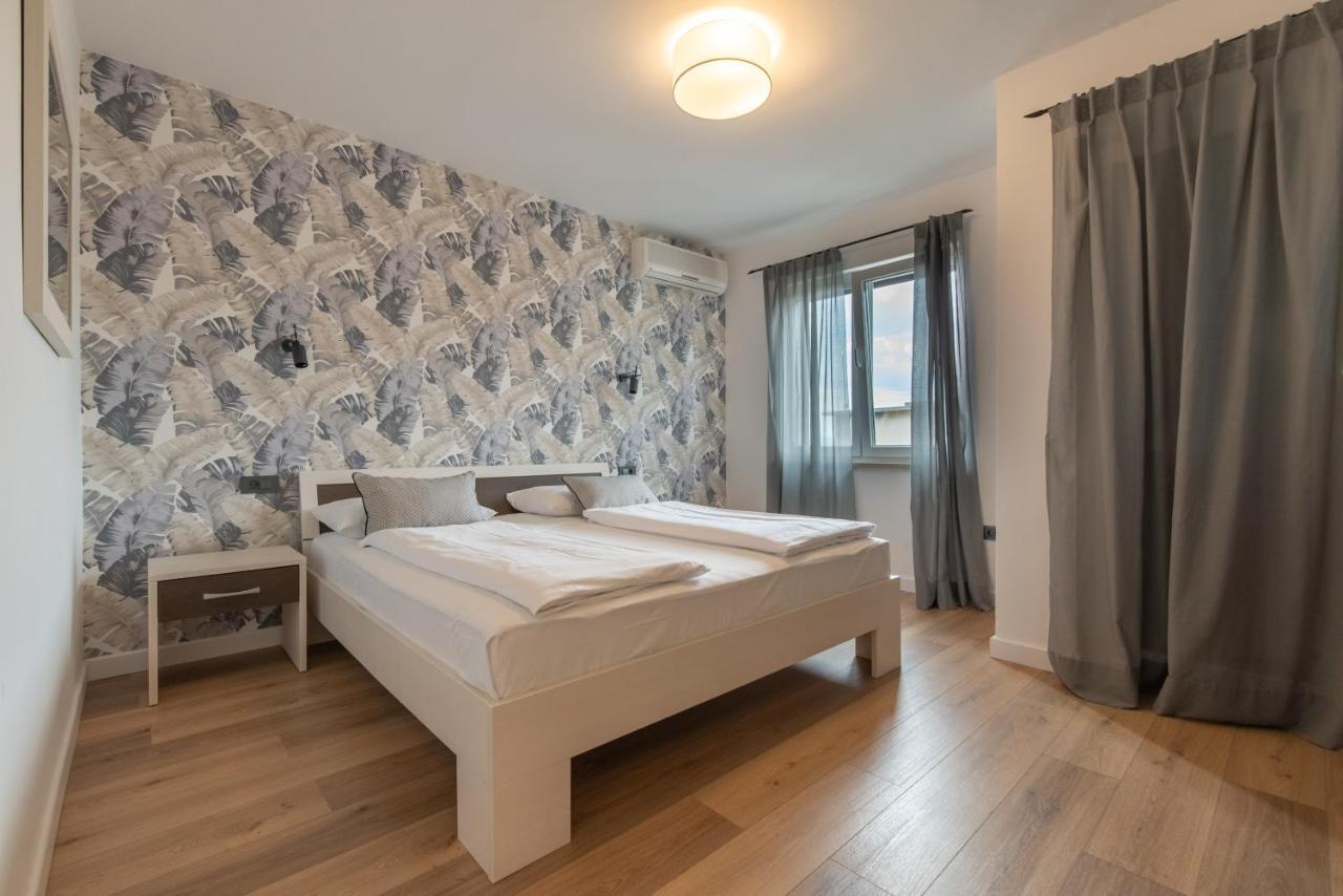 Apartments Amigos Podstrana Kültér fotó